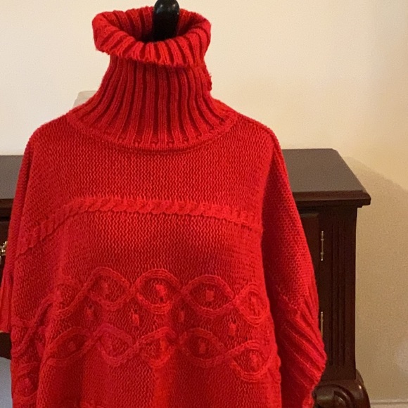 Sweater👚Poncho 💰NWT - Picture 5 of 6